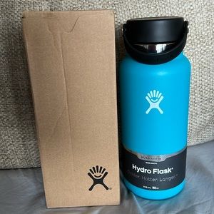 Hydro Flask New NIB Laguna water bottle Blue 32oz
